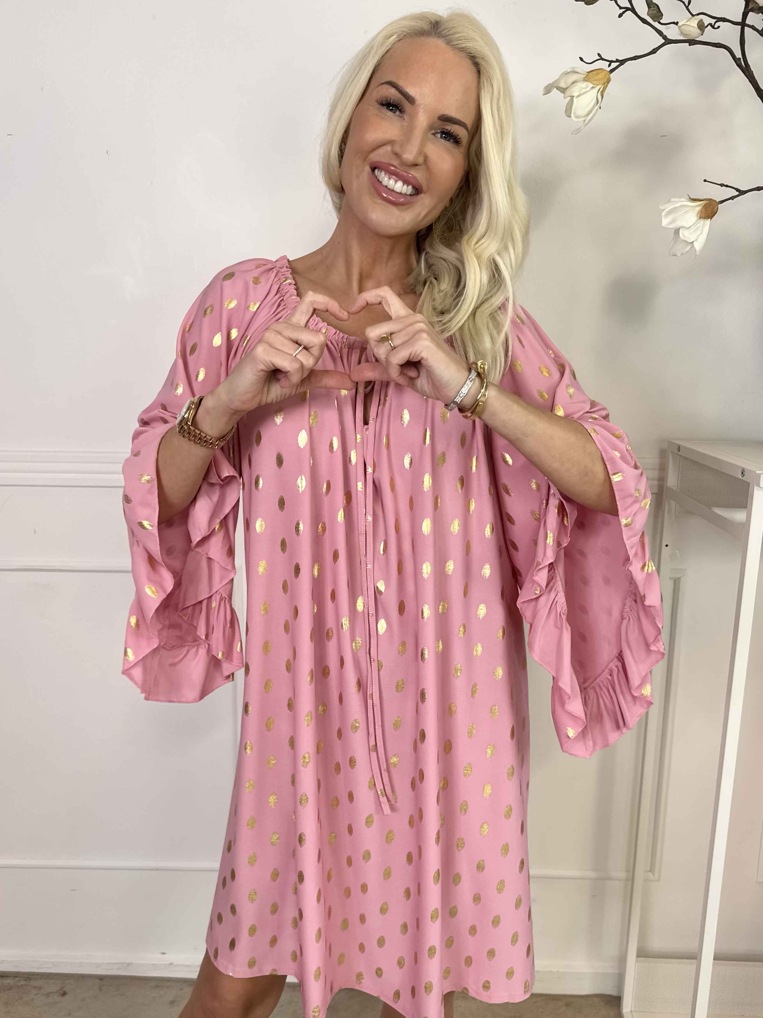 Yasma - Elastisk tunikaklänning med guldprickar och volangärmar